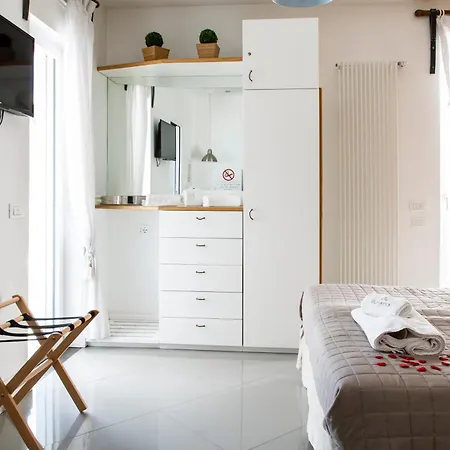 Glamroom Luxury Terrace-2